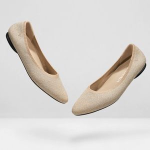 NWT Vivaia Round Toe Flats with Laces